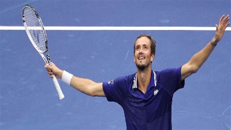 Daniil Medvedev wins first grand slam title, defeats Djokovic in final ...