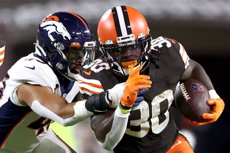 Broncos vs. Browns live updates: Thursday Night Football score, stats ...