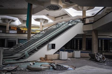 Inside America's Abandoned Malls, In 35 Haunting Photos