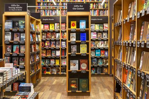 Read Your Way Through Seattle at These 12 Local Bookstores | 書店, 一家, 家