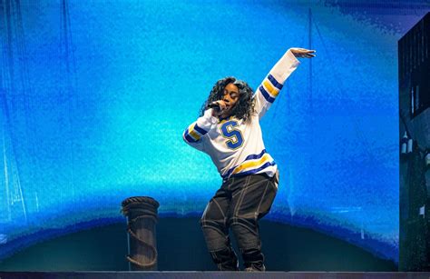 SZA Live at United Center [GALLERY] - Chicago Music Guide