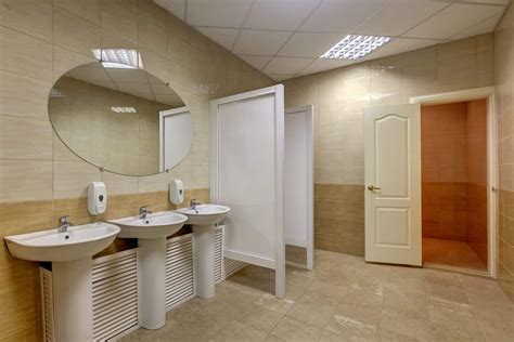 Commercial Restroom Cleaning Procedures: How Pros Do It