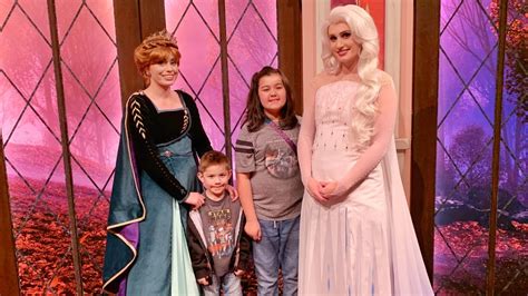 Anna And Elsa Frozen 2 Meet And Greet - YouTube