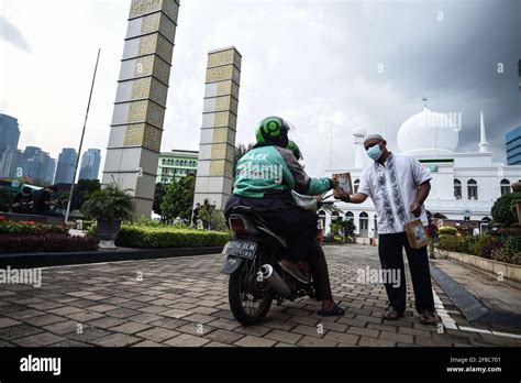 Al azhar jakarta mosque hi-res stock photography and images - Alamy