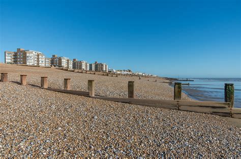 Bexhill Beach © Ian Capper cc-by-sa/2.0 :: Geograph Britain and Ireland