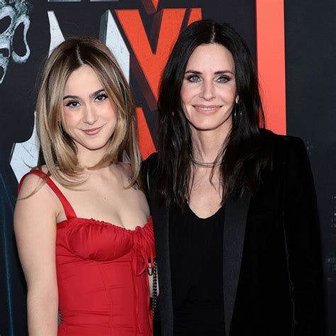 Courteney Cox hits 'Scream 6' premiere with daughter Coco - Good Morning America