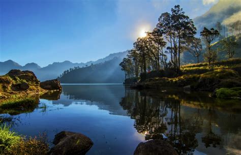 Danau Segara Anak, Bagian Dari Trekking ke Gunung Rinjani yang Indah Menawan