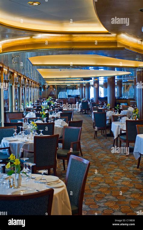 Cruise ship dining room hi-res stock photography and images - Alamy