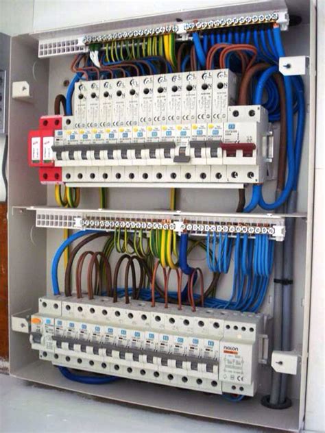 Distribution Board (DB) | Como fazer instalação eletrica, Elétrica ...