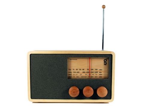 Retro Magno Radios Made From Sustainably Harvested Wood