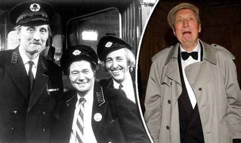 Stephen Lewis dead: On the Buses and Last of the Summer Wine star dies aged 88 | Celebrity News ...