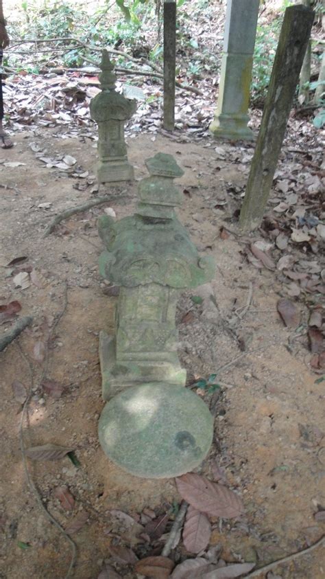 SENI LAMA MELAYU (MALAY OLDEN ART): Makam (Tomb of) Bendahara Tun Isap Misai, Bukit Seluyut