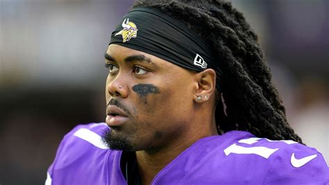 KJ Osborn: Vikings receiver saves man from burning car and carries him ...