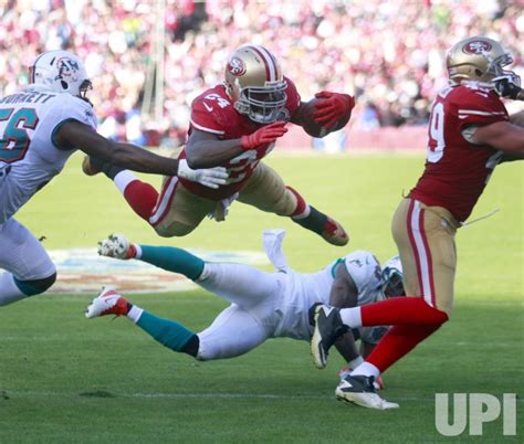 Photo: San Francisco 49ers vs Miami Dolphins in San Francisco ...