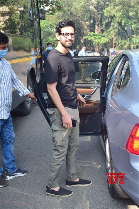 Vikrant Massey Spotted At Andheri - Gallery - Social News XYZ