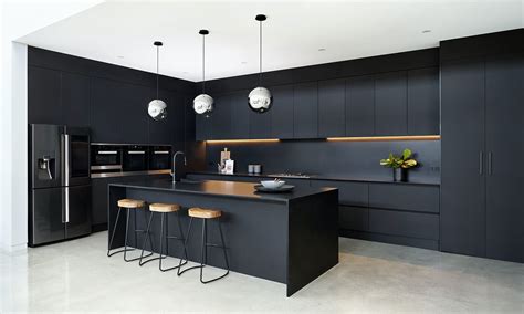 Black Quartz Countertops [Design Ideas for an Elegant Kitchen]