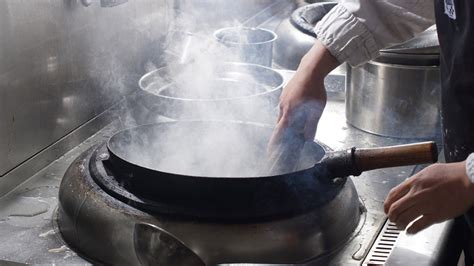 Tips You Need When Cooking With A Wok