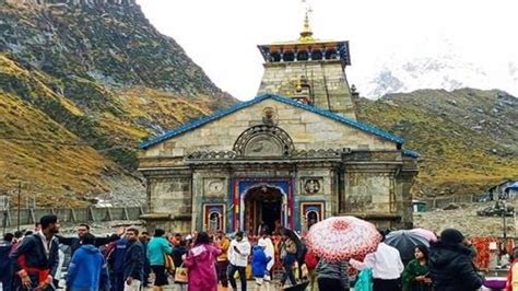 Entry of devotees banned inside Kedarnath Dham due to surge in pilgrim influx - Hindustan Times