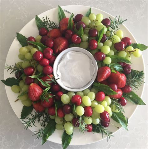 Stunning Christmas Fruit Platter | Easy christmas fruit, Christmas buffet, Christmas food