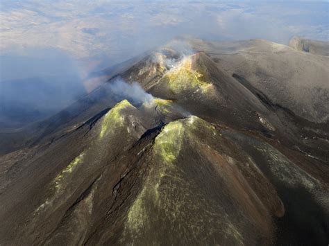 Sulfur-covered volcano siblings | A closer look at the two c… | Flickr