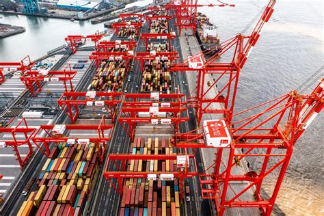 Peel Ports completes install of ship-to-shore container cranes