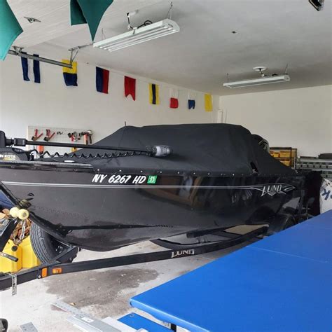 Lund Boat Cover on a 1650 Rebel XL in black Sunbrella