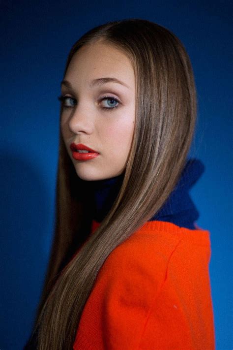 Maddie Ziegler Strikes a Pose in Fall's Cutest Looks | Dance moms ...