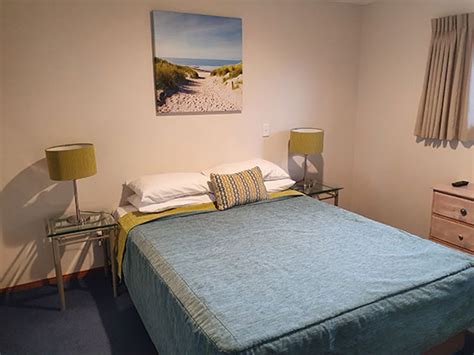 Accommodation in Whangamata - Serviced Apartments Whangamata Coromandel Peninsula - Breakers ...