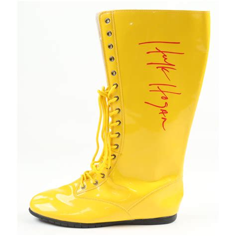 Hulk Hogan Signed Wrestling Boot (Beckett) | Pristine Auction