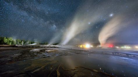 Experience the Glorious Night Sky Over Yellowstone National Park ...