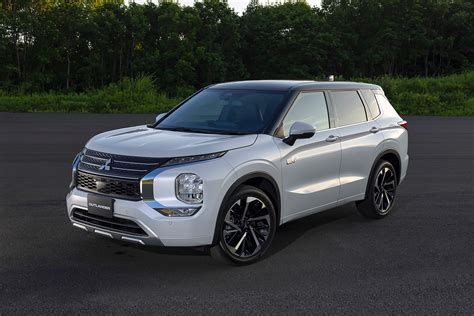 THE NEW 2023 MITSUBISHI OUTLANDER PHEV: FIRST LOOK AT MITSUBISHI’S ...