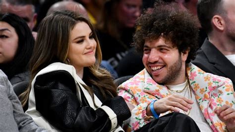 Selena Gomez and Benny Blanco Cozy Up Courtside at the Lakers Game si ...