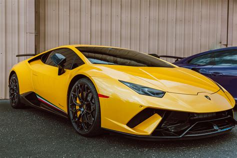 Lamborghini Huracan Performante - Any love for this yellow? [5601 x 3734] : r/carporn