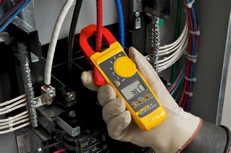 Fluke 323 True-RMS Clamp Meter: Fluke Multimeter: Amazon.com ...