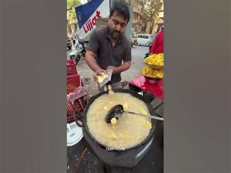 Mumbai Street Style Kaccha Banana Chips Fry | Indian Street Food | # ...