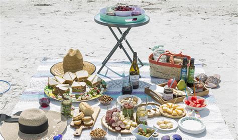 Plan a Beach Picnic in 12 Easy Steps | The Table by Harry & David