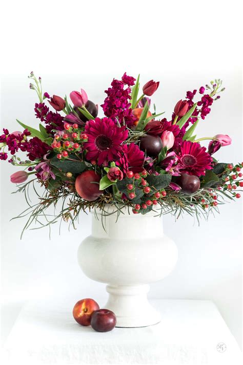 Six Ideas for Fruit and Flower Arrangements with Combinations to Create a Stunning Centerpiece ...