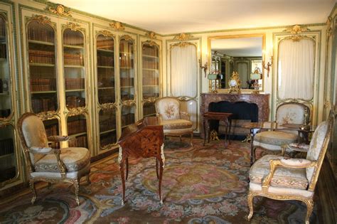 La bibliothèque de Madame Victoire, | Appartement français, Intérieurs français, Versailles