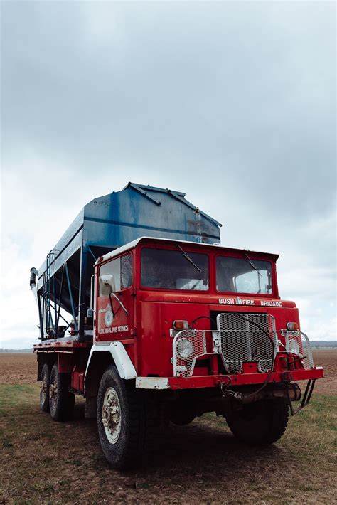 Red an Gray Truck · Free Stock Photo