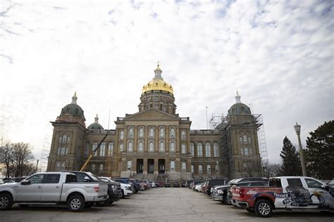 Iowa lawmakers consider regents funding increase in budget debate this week - The Daily Iowan