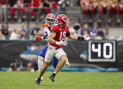 Georgia's Brock Bowers scores wild 73-yard touchdown on juggling catch