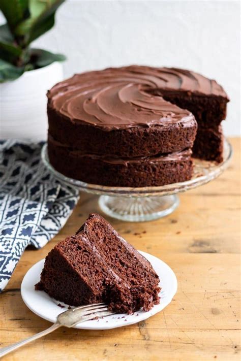 This 1 bowl BEST vegan chocolate cake recipe is quick and easy with no ...