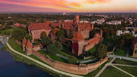 Visiting the Castle Museum in Malbork 🏰 Rabbit-Trans