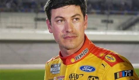 Joey Logano: Hair transplant| Hair piece| Did get hair plugs - sportsjone