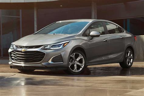 2019 Chevrolet Cruze Review - Autotrader