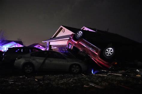 Hannah Allam on Twitter: "RT @NickOxfordPhoto: Residents in Norman, Oklahoma surveyed the damage ...