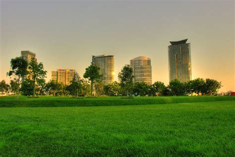 City over the hill | 3-shot HDR composition of the the Dockl… | Flickr