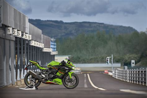 Kawasaki Drops Pictures of All-New 2023 ZX4R/RR - webBikeWorld