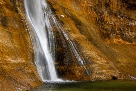 Lower Calf Creek Falls - Grand Staircase - Free Roaming Hiker