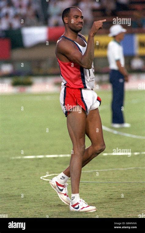 Athletics - World Championships Tokyo '91 - Long Jump - Mike Powell USA ...